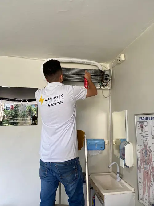 Manutenção em ar condicionado split